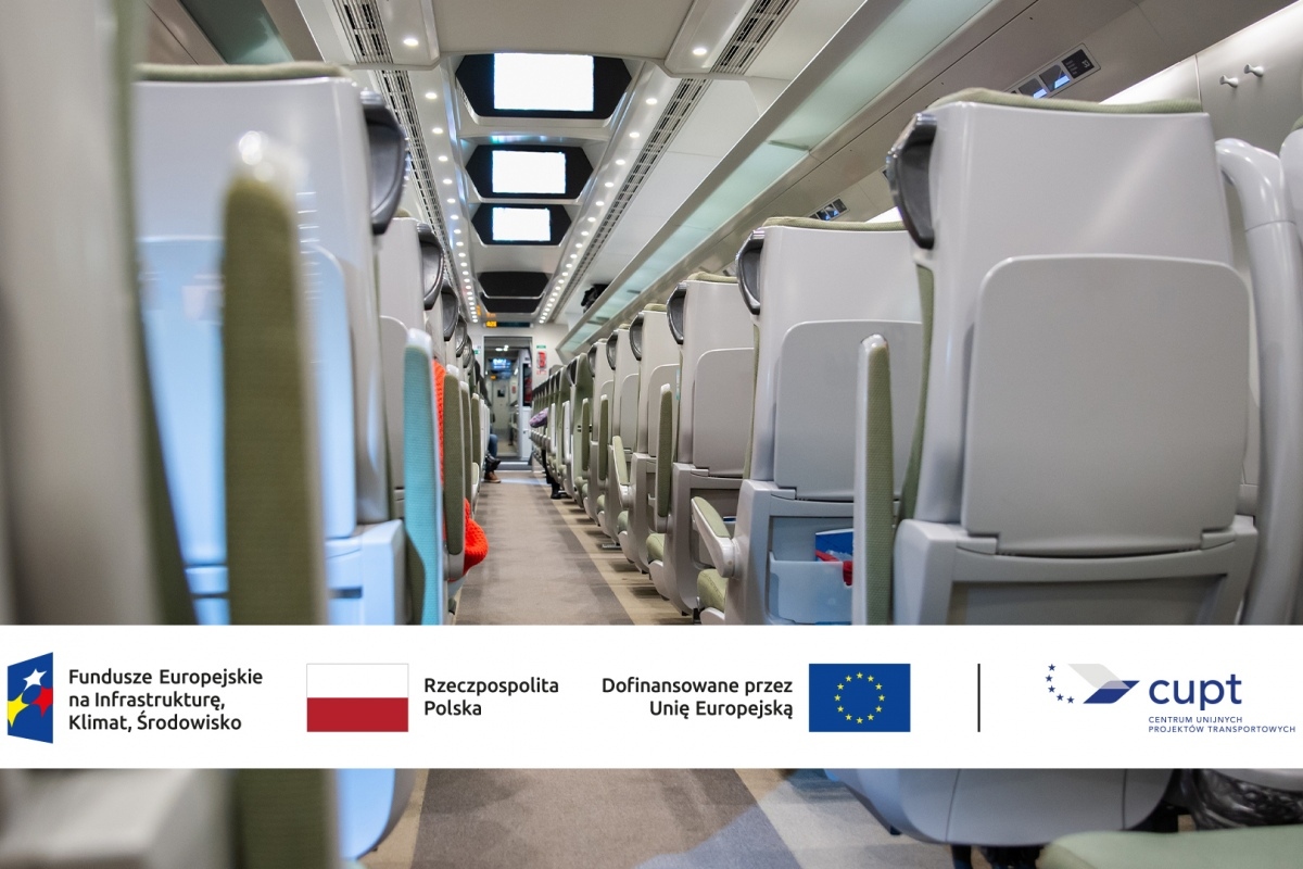 Wnętrze nowoczesnego pociągu z wygodnymi siedzeniami i dużymi oknami, zapewniającymi komfortową podróż