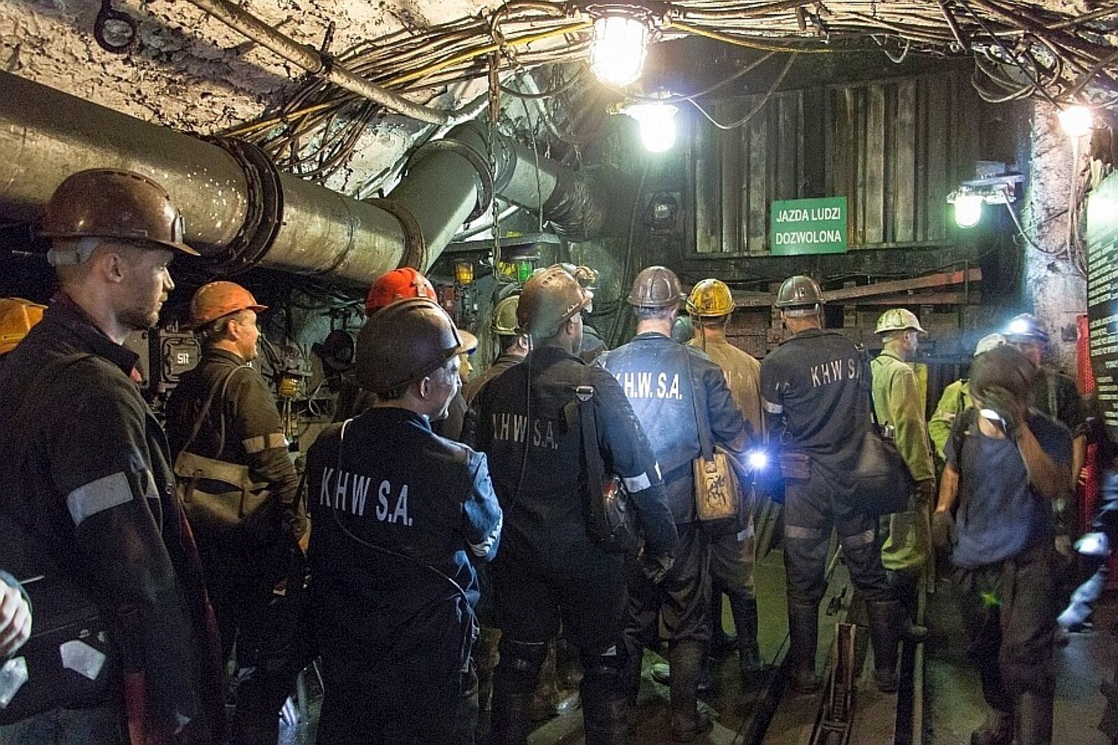 Do 31 marca 2017 r. Wieczorek znajdował się w Katowickim Holdingu Węglowym. Potem załoga i kopalnie KHW trafiły do Polskiej Grupy Górniczej