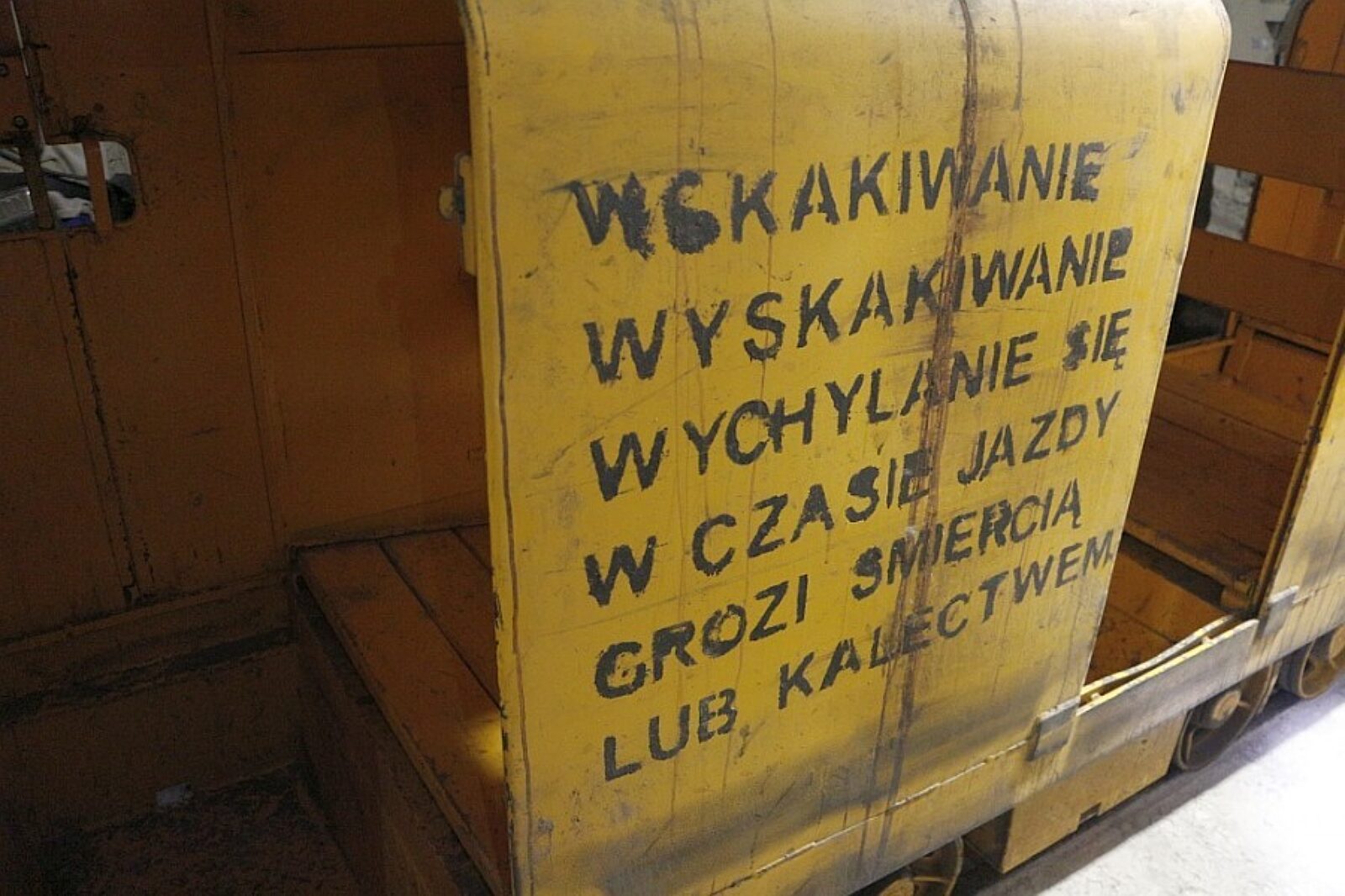 Nie fukej, nie wystowiej łeba za razjzy, bo ci w niego piźnie abo ci go uwali