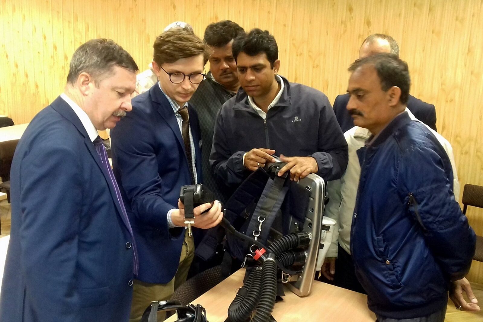 Faser aparaty hindusi2 crop