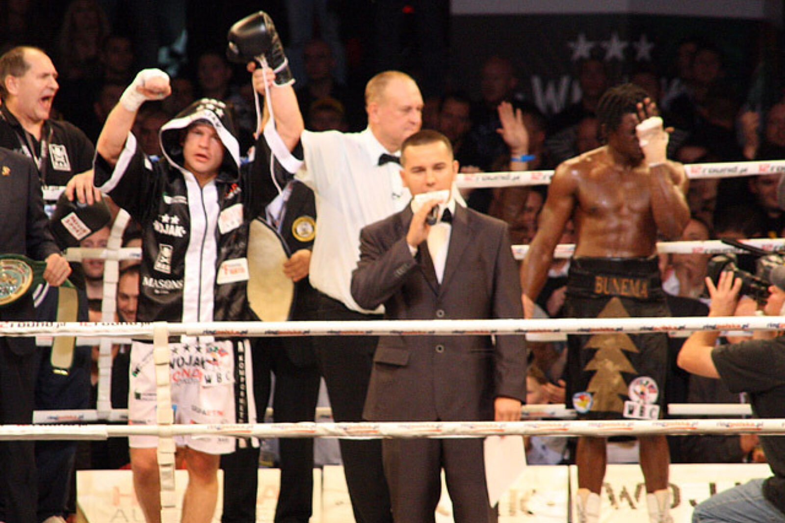 Jonak bunema spodek bar