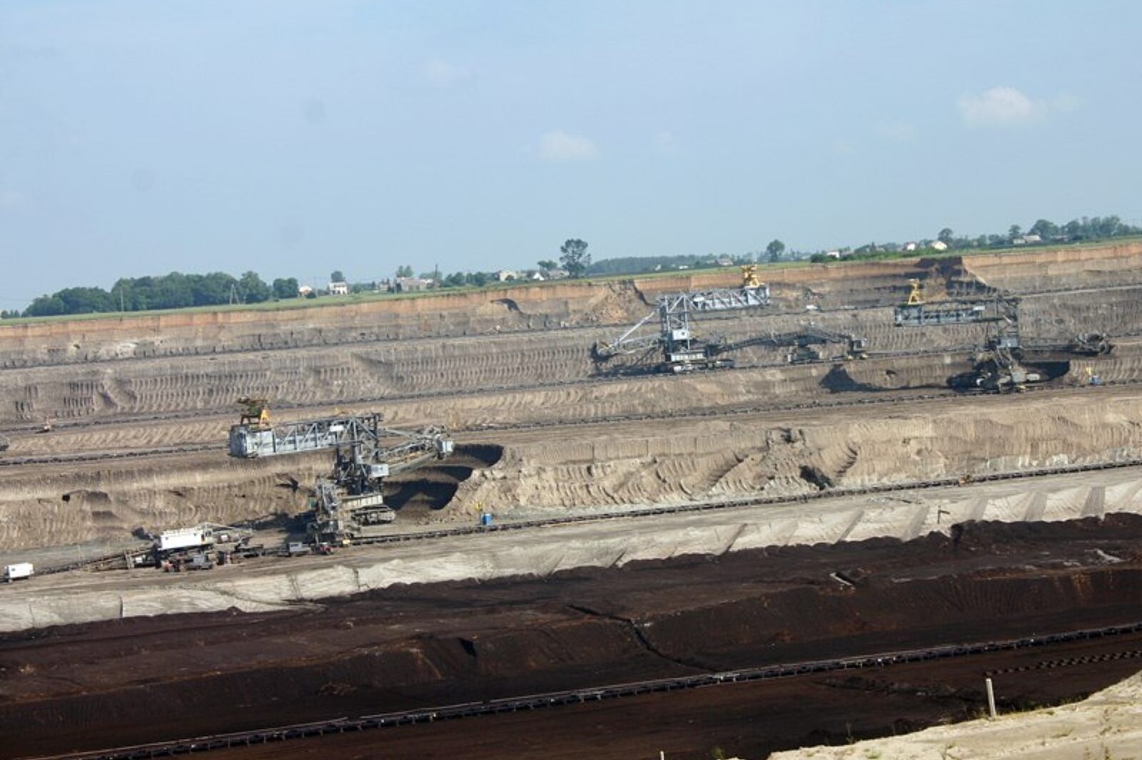 Kopalnia konin odkrywka tal