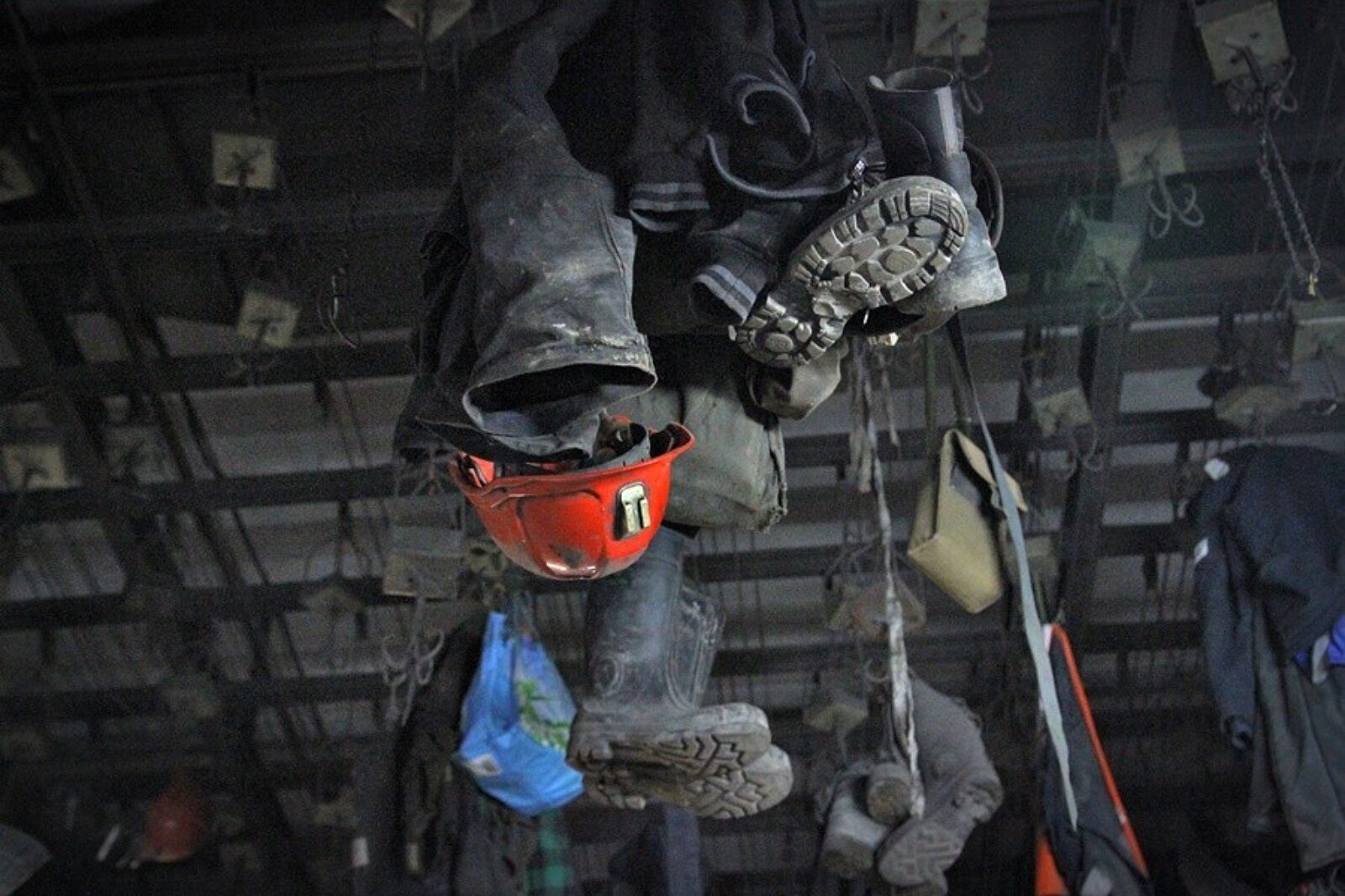 Choć w Makoszowach już się nie fedruje, to praca dalej jest organizowana w systemie trzyzmianowym.