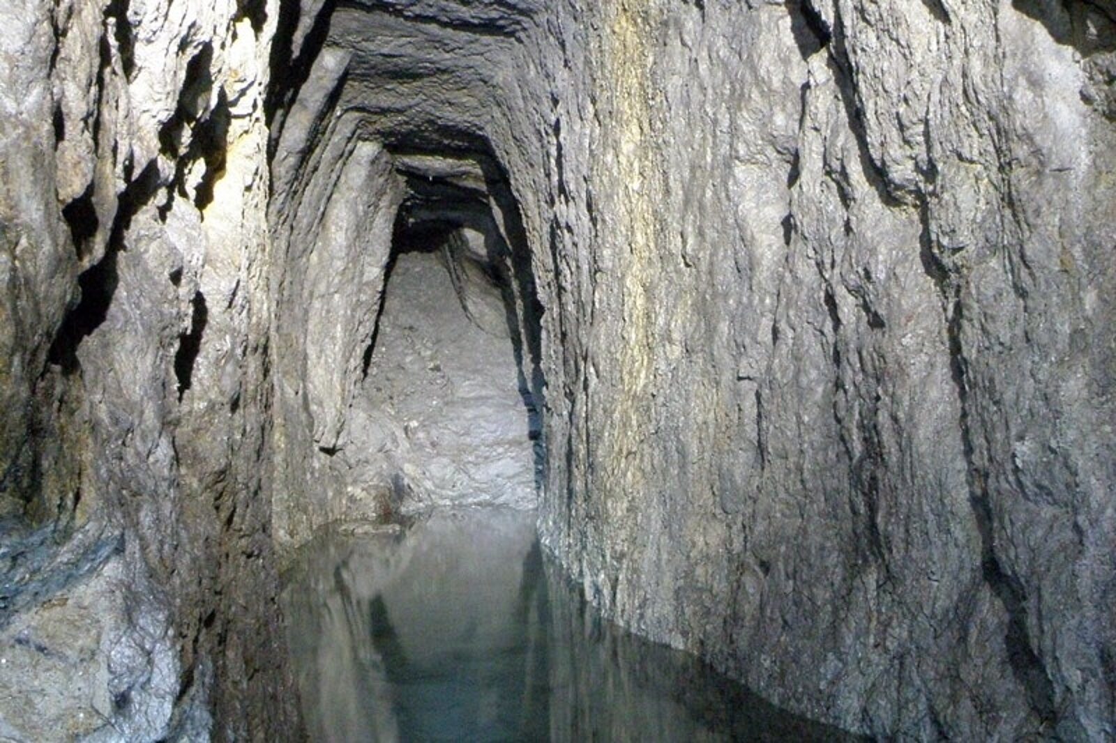 Sztolnia srebrna gora tomasz rzeczycki