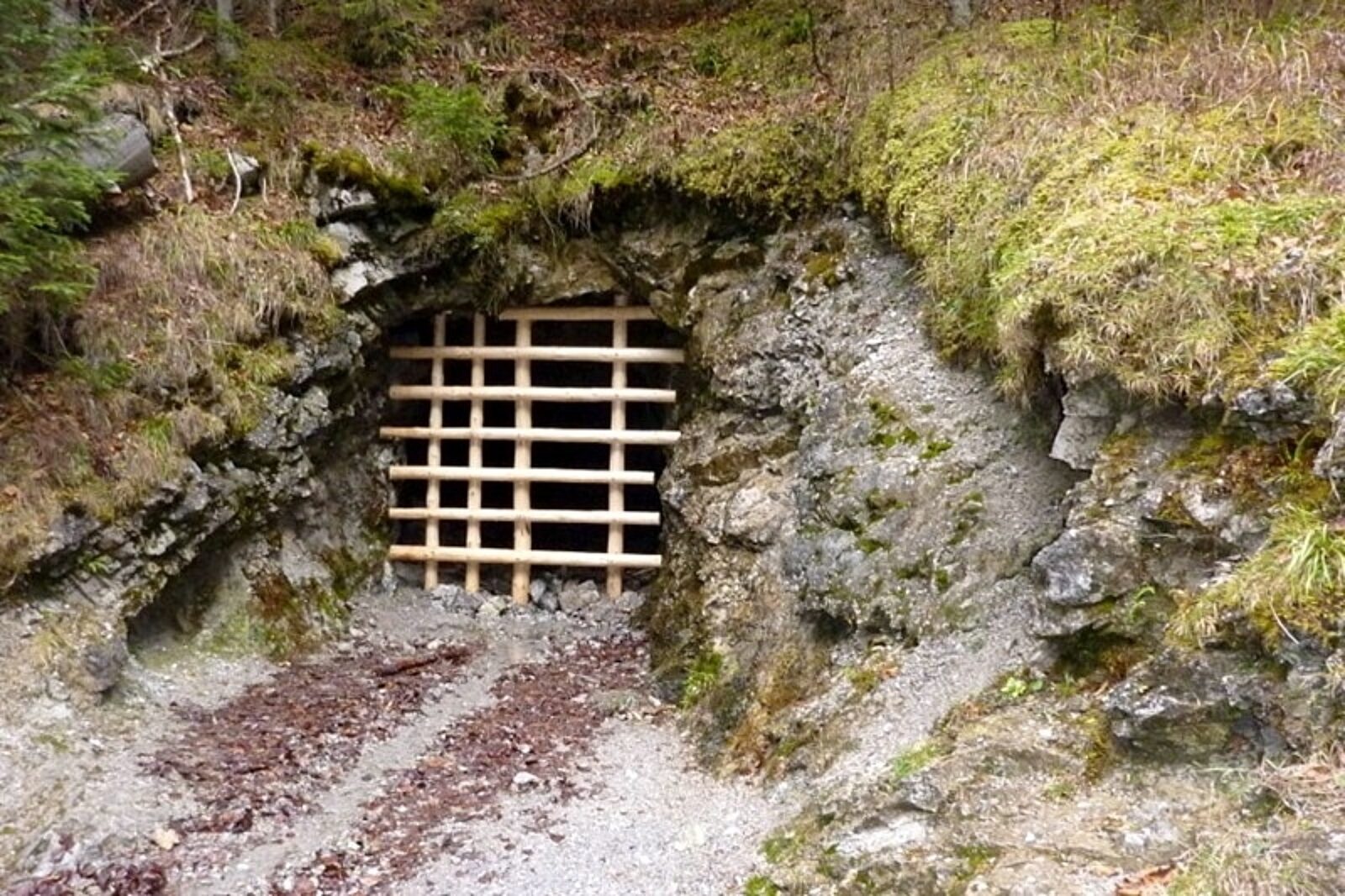 Sztolnia uranowa s1 a grzybowski muzeum zup krakowskich