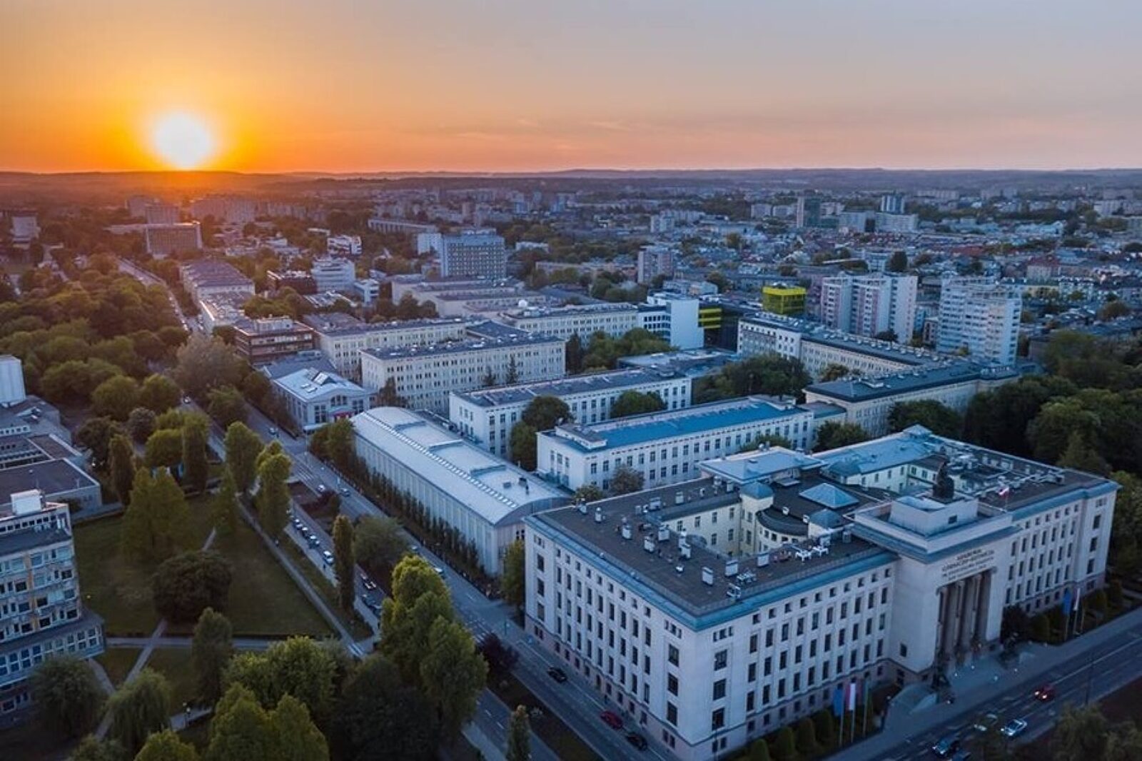 Waghrozpoczelasierekrutacjanastudia