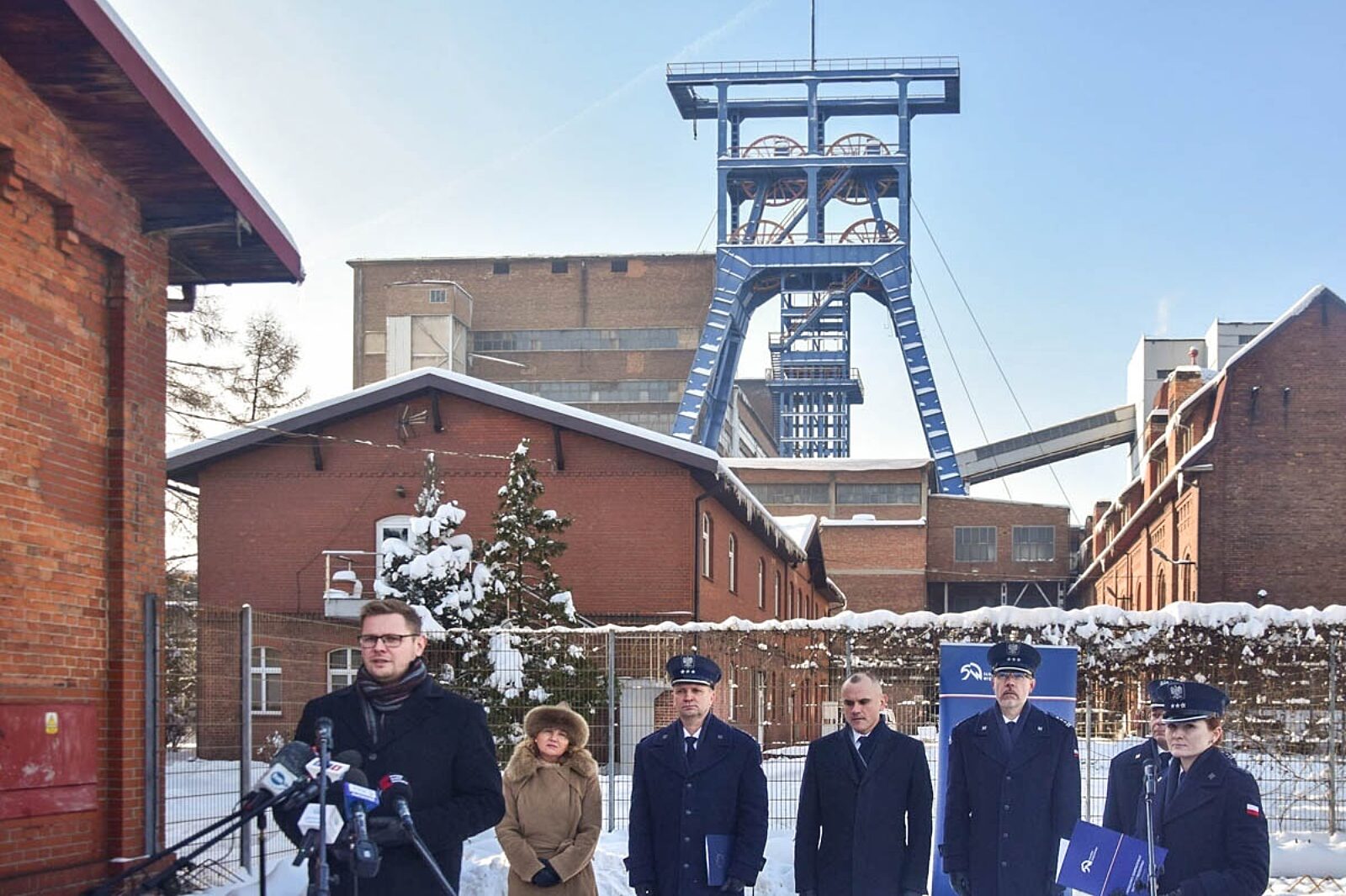 Wiezniowie pracuja kzm