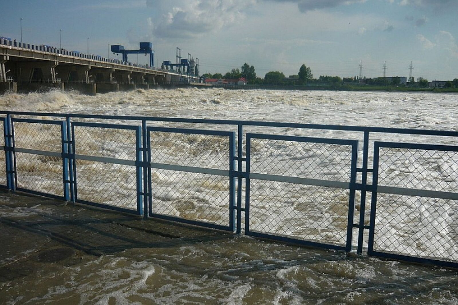 Wloclawek tama powodz2010 wikimedia mariochom