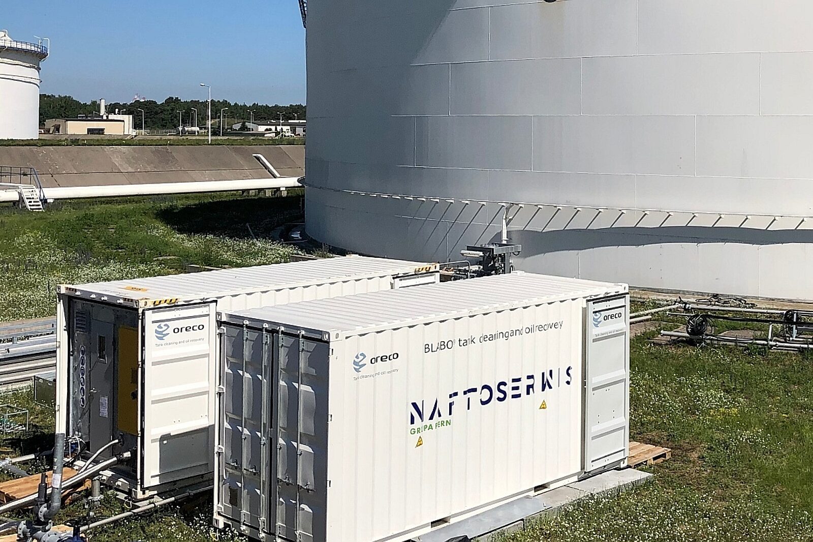 Zbiornik czyszczenie naftoserwis pern