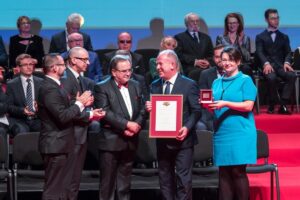 Styczeń: Wydawnictwo Górnicze uhonorowane Złotym Laurem Umiejętności i Kompetencji przez Regionalną Izbę Gospodarczą w Katowicach