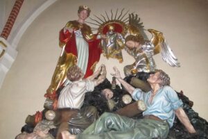 Wspaniały ołtarz ku czci patronki górników znajduje się w klasztorze Ojców Franciszkanów w Katowicach-Panewnikach