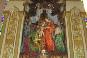 Ołtarz w prezbiterium kościoła pod wezwaniem Świętej Barbary w Bytomiu