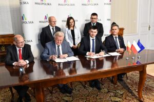 Centrumzrownowazonegorozwojuiposzanowaniaenergiiwmiekiniaghfotbiuroprasoweumwm