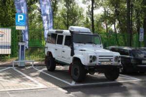 Ladowanie elektrycznego sokola 4x4