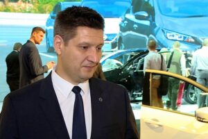 Pawel powalski nissan newseria