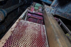 Szola w szybie Wschodnim I ma wymiary 1,2 m x 1,3 m x 1,98 m. Maksymalnie można nią przewieźć 500 kg