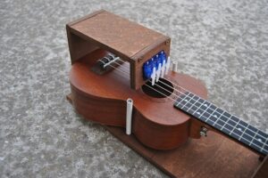 Ukurobotczylirobotzaghgrajacynaukulele