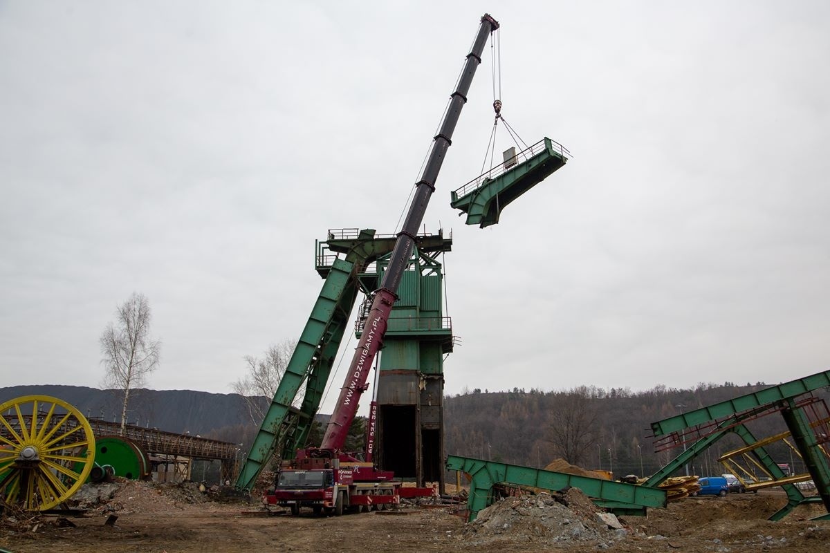 Konstrukcja szybu III była likwidowana przy wykorzystaniu palników i dźwigu