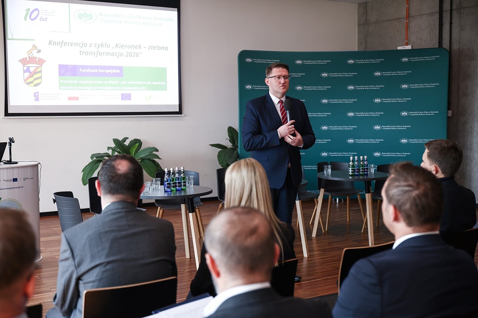 „Przyszłość ciepłownictwa w województwie śląskim – jak zmieniające się regulacje kształtują strategie przedsiębiorstw ciepłowniczych?” pod tym hasłem odbyła się 23 marca ostatnia Konferencja z cyklu Kierunek – zielona transformacja 2026.