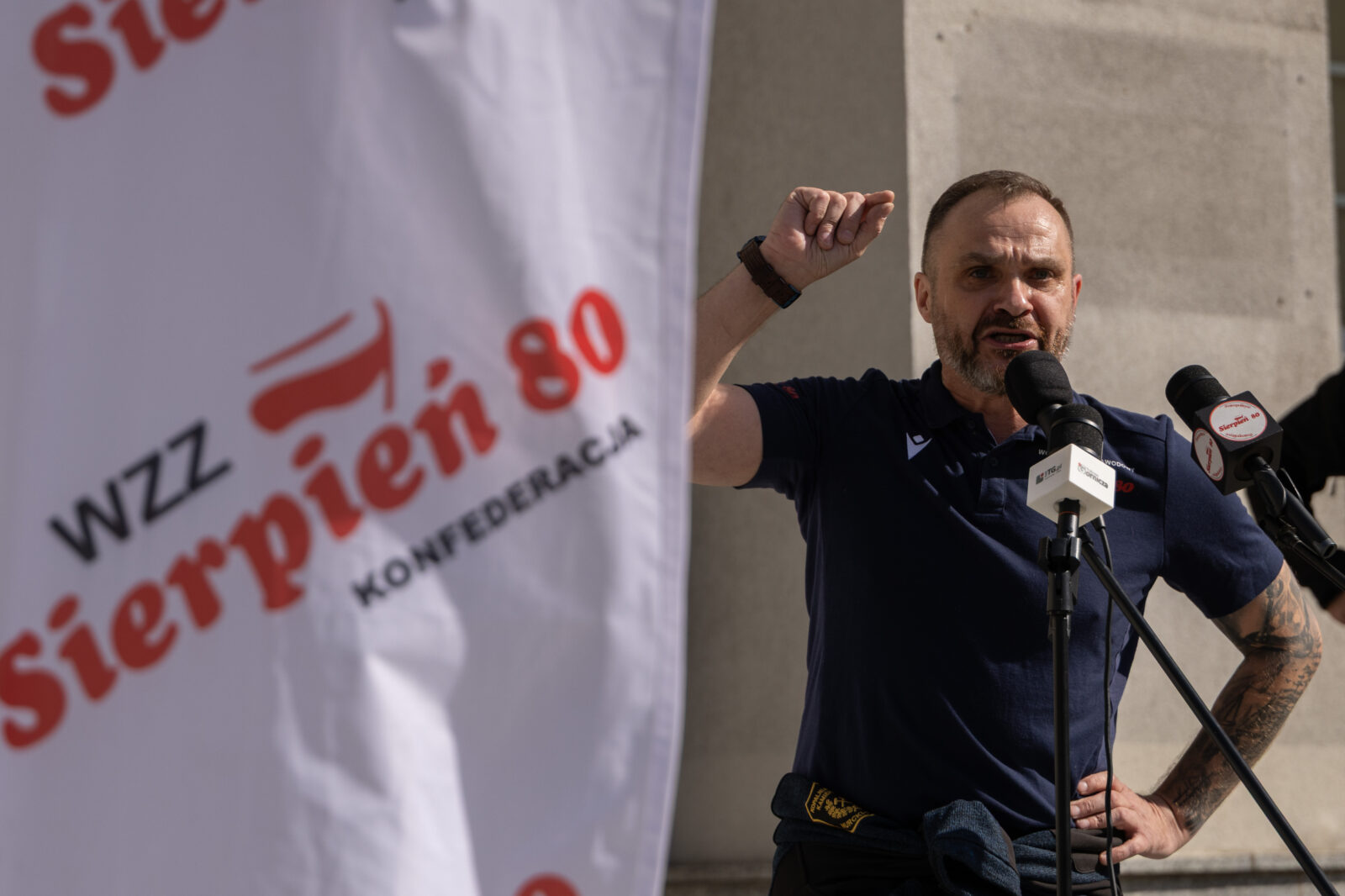 Sierpien protest KZM 10