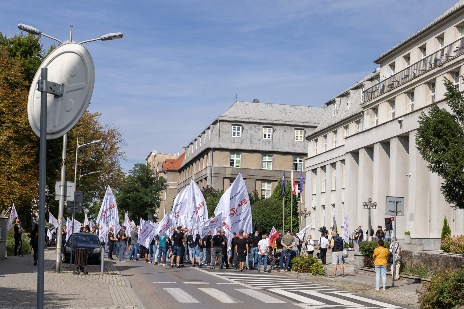 Sierpien protest KZM 12