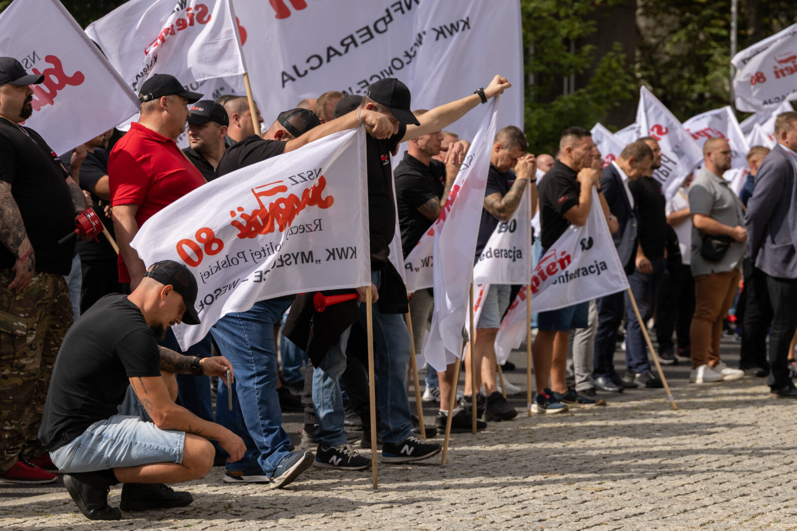 Sierpien protest KZM 15