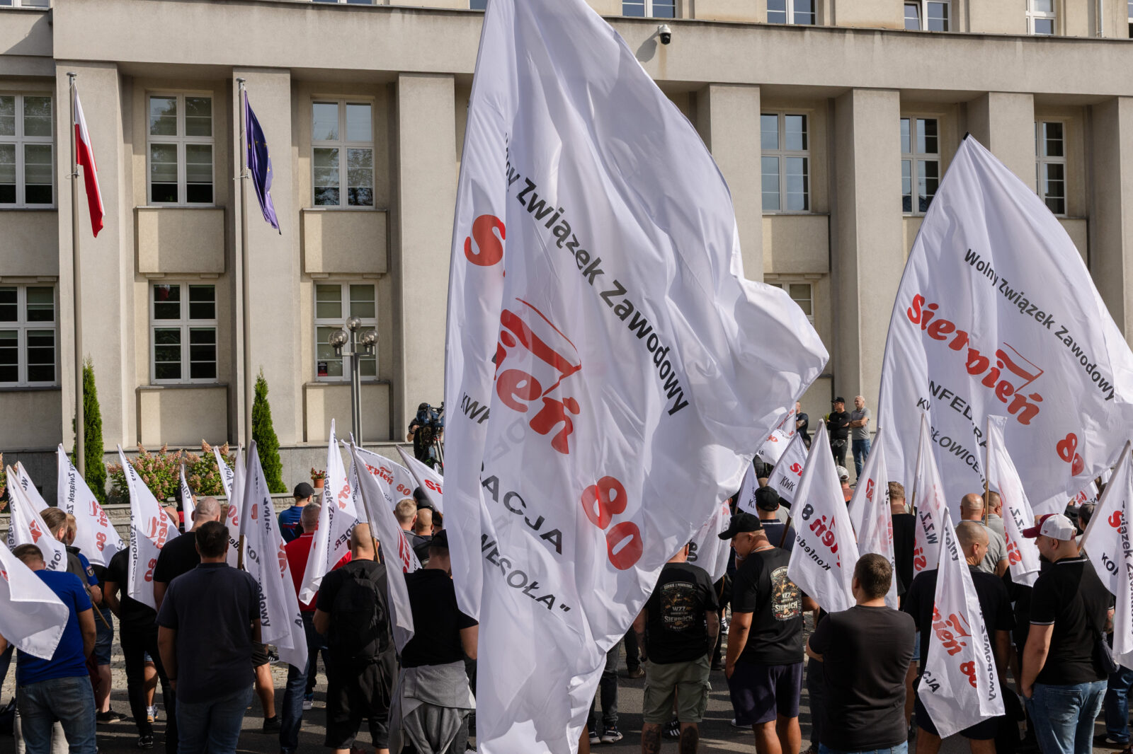 Sierpien protest KZM 6