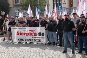 Sierpien protest KZM 3