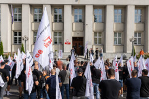 Sierpien protest KZM 5