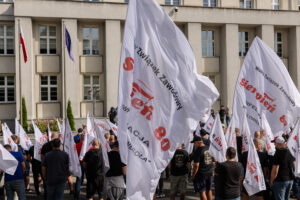 Sierpien protest KZM 6