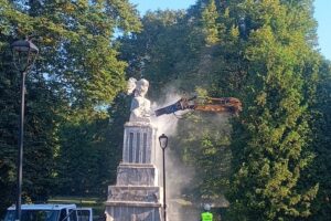 Bytom rozbiorka pomnika armii czerwonej 1