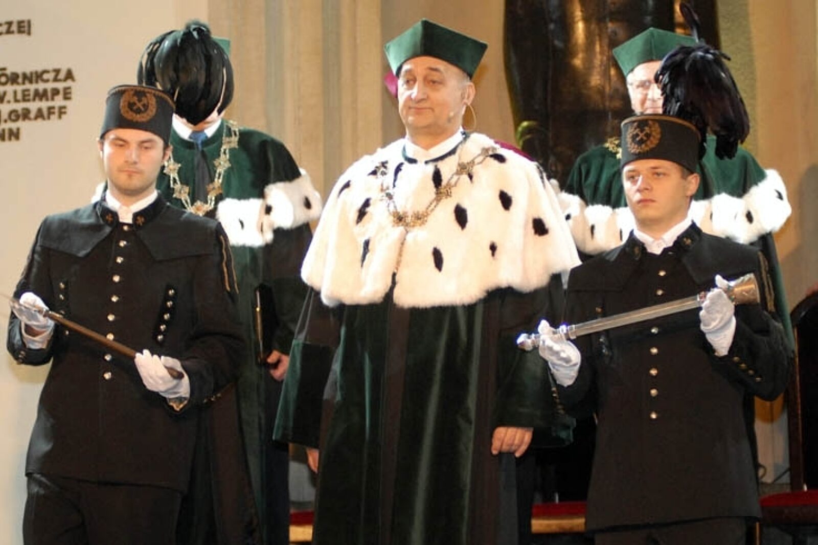 1346420684 tajdus4 gal