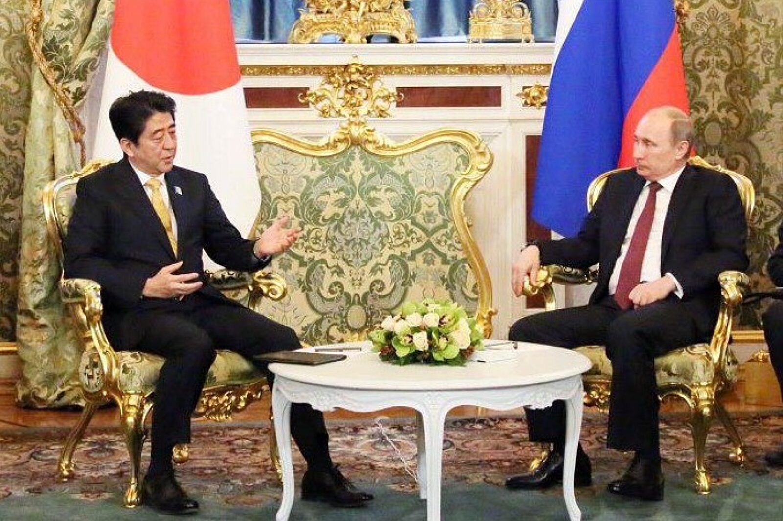 1367827709 abe putin facebook