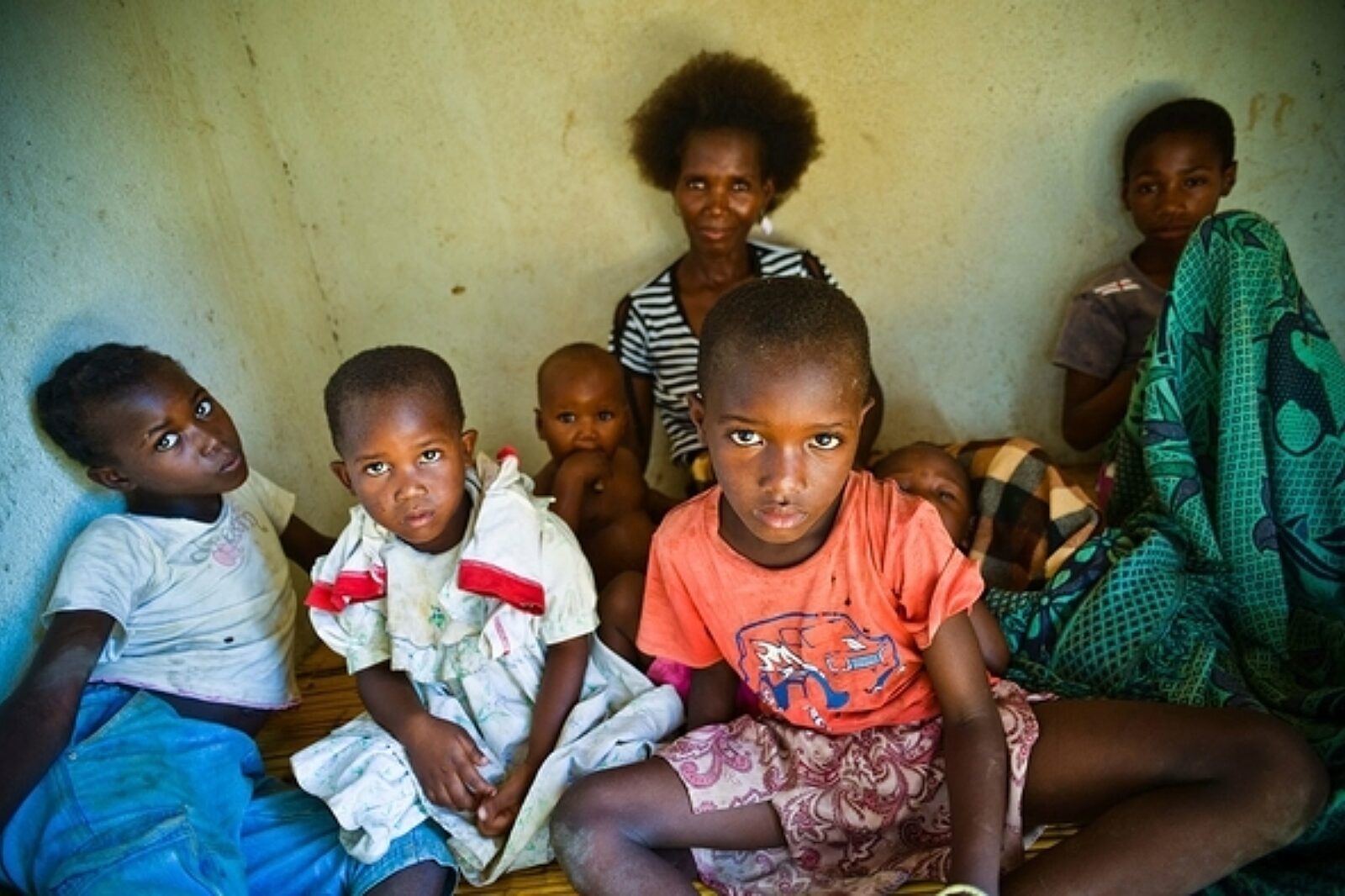 Fatima S. z sześciorgiem dzieci zdecydowała się mieszkać w ciasnej kuchni, a resztę domu wynajęła w zamian za żywność dla rodziny.