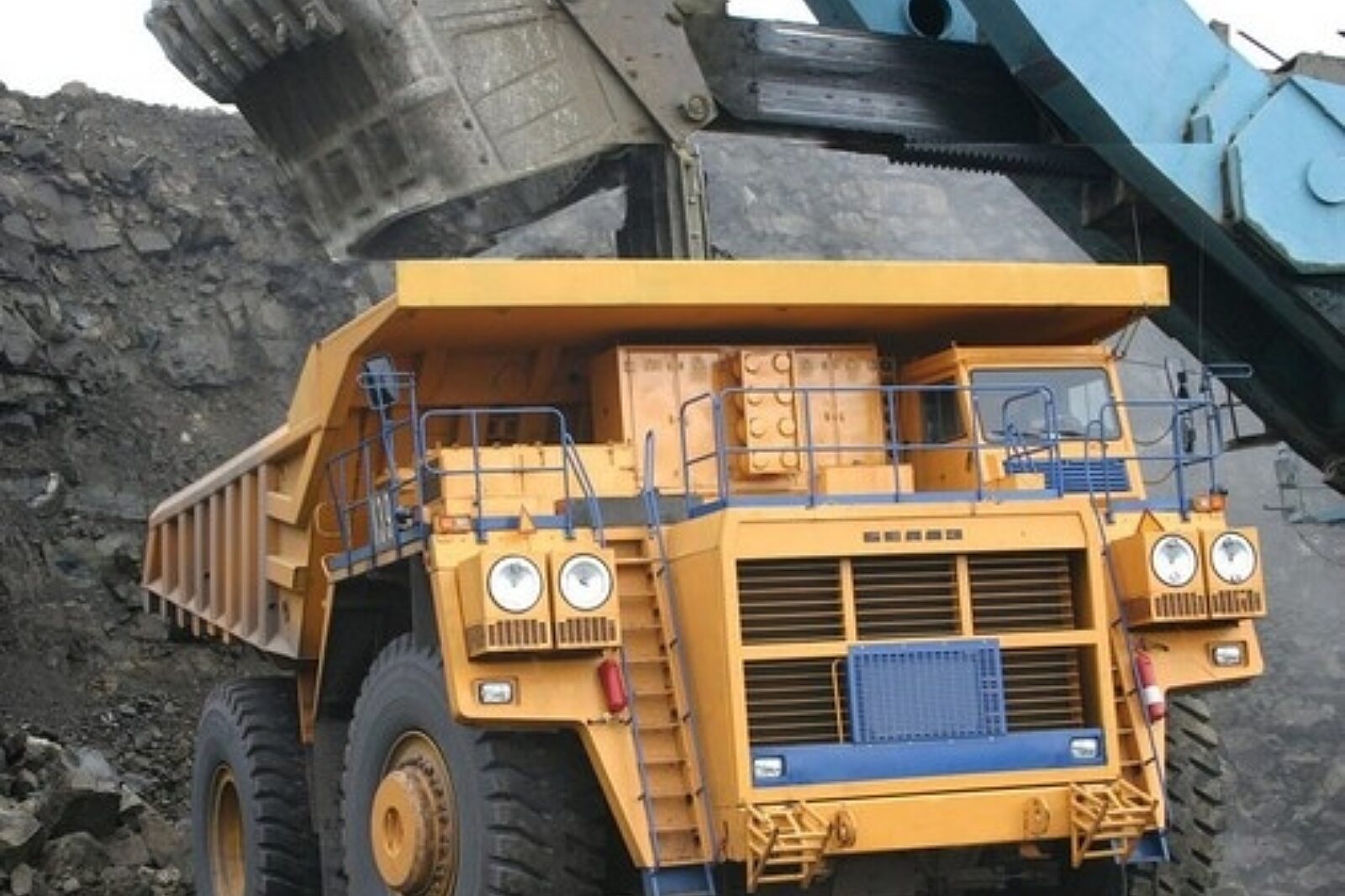 1373557471 belaz75306 220t belaz by