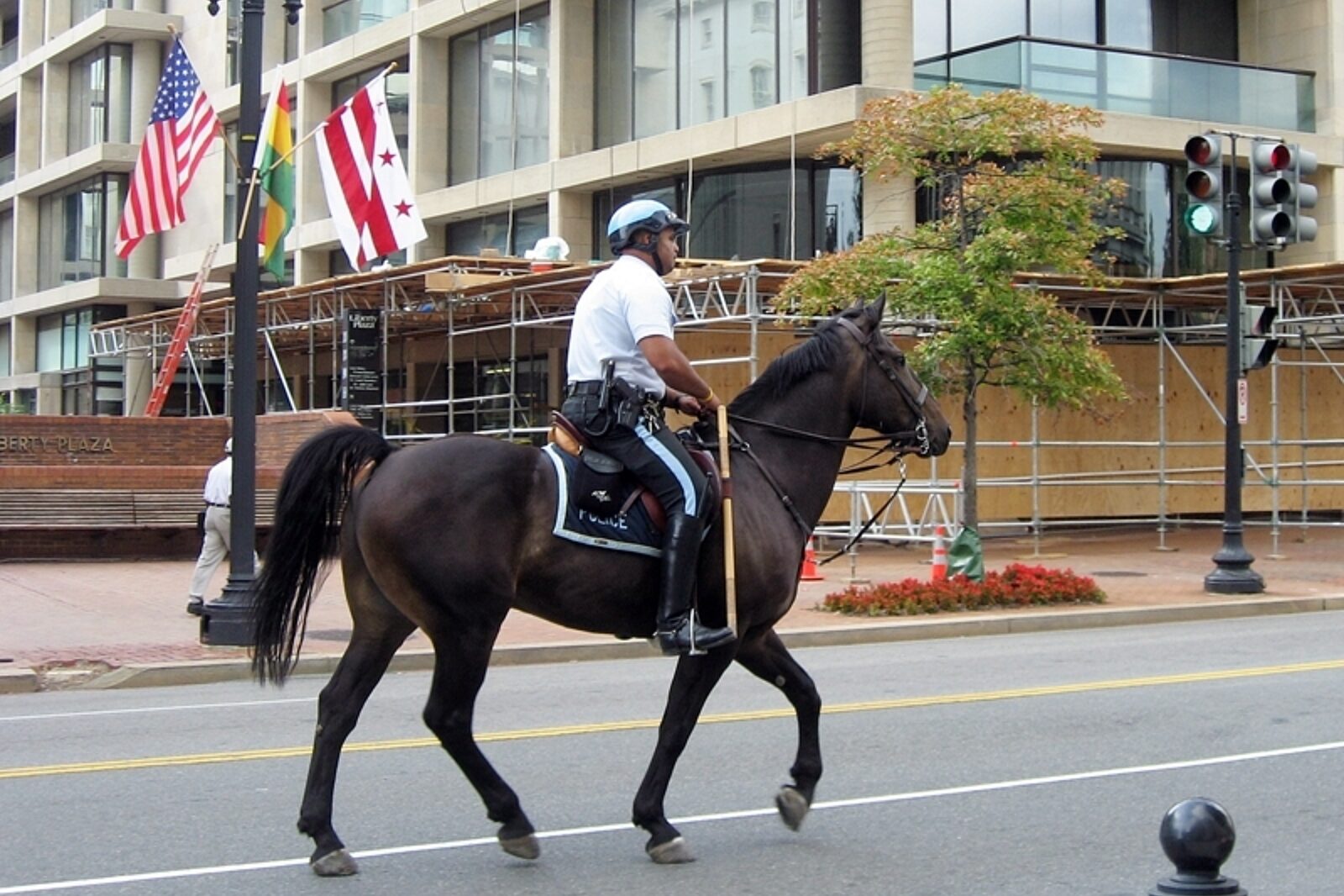 1383161061 usa waszngton policjant kon ak