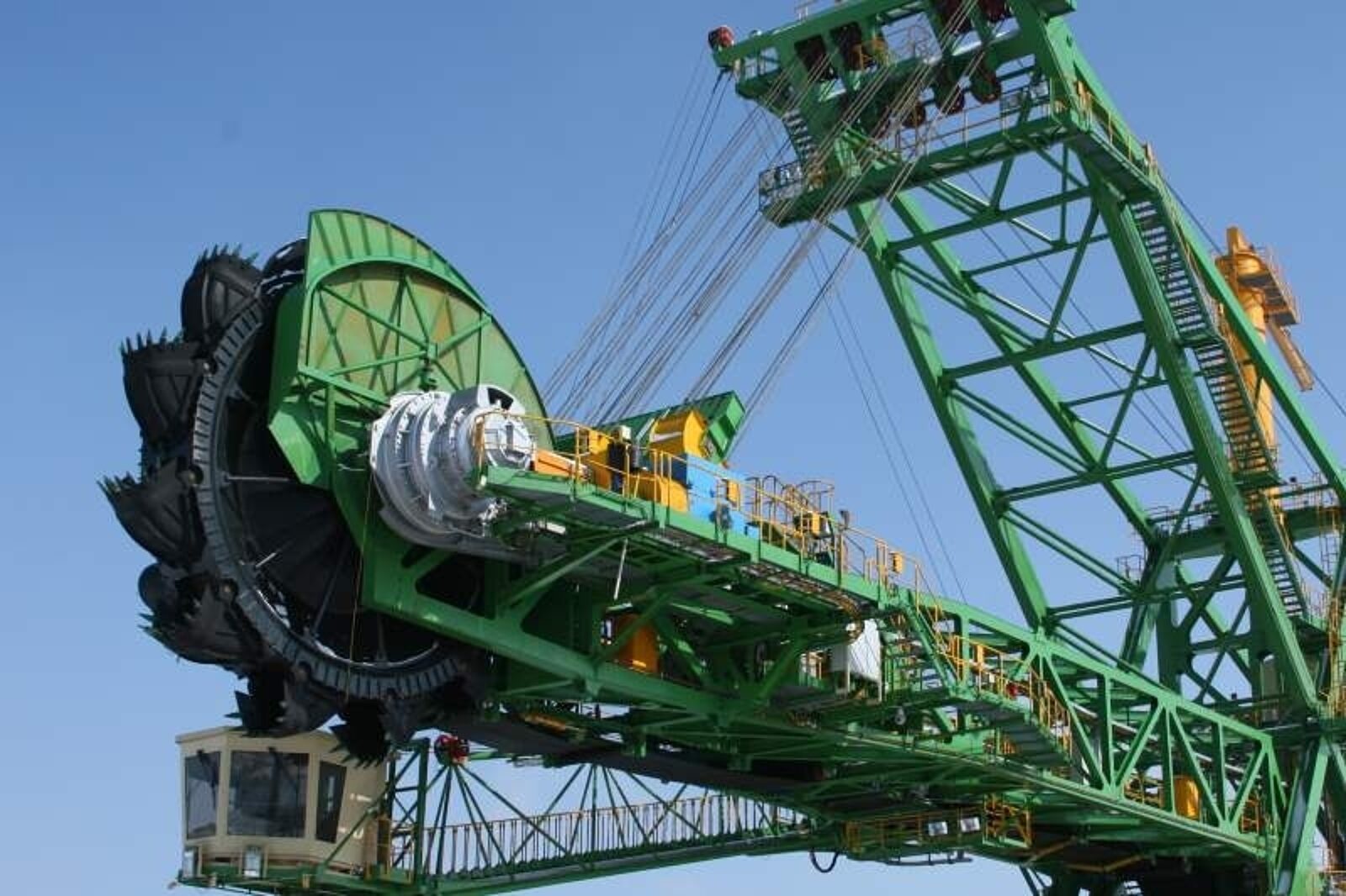 1441010599 10 1500 turow 06 md