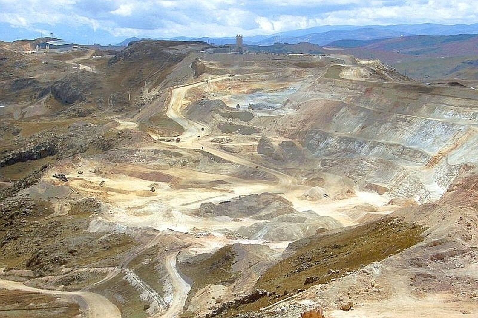 1447087085 yanacocha peru wikimedia