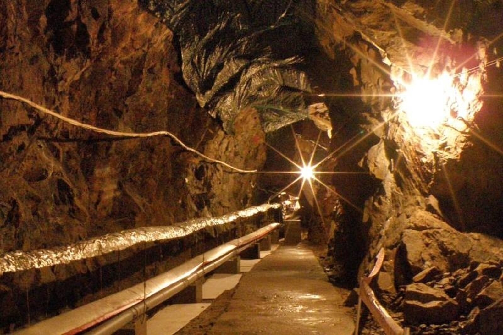 1468053996 ksiaz podziemia