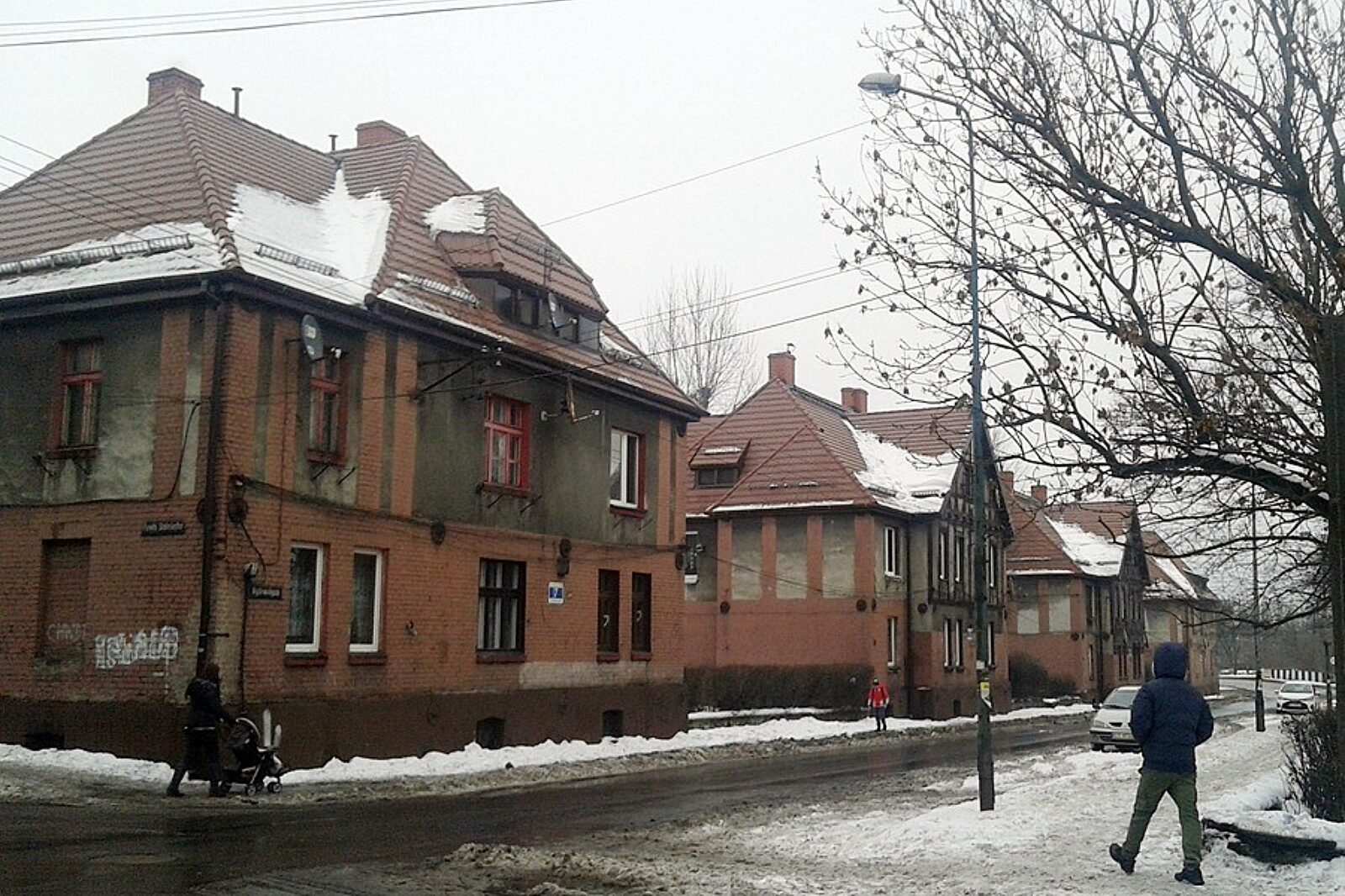 Bytom Bobrek - budynki po remontach dachów i kominów