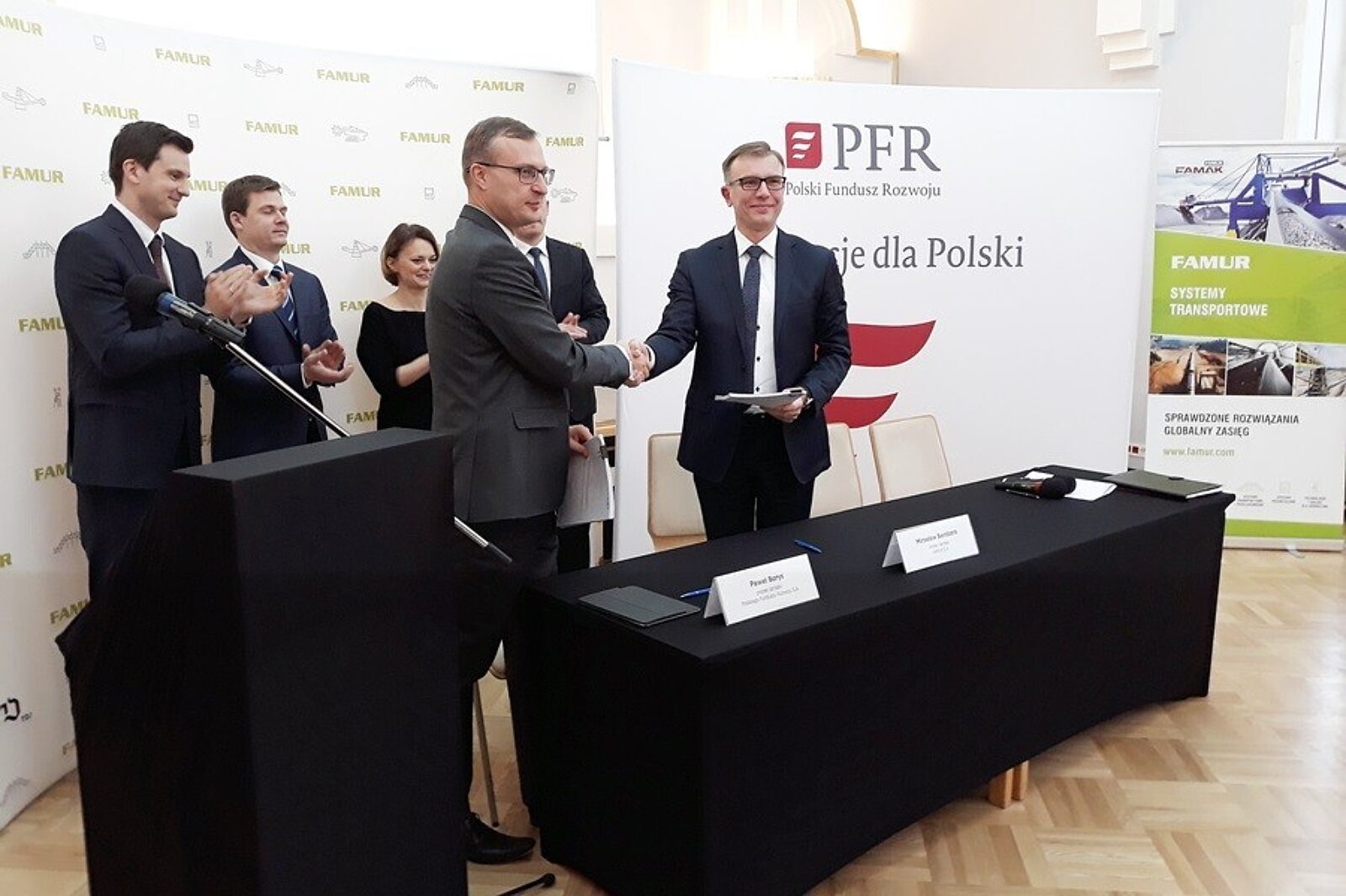 1512057928 podpisfamur