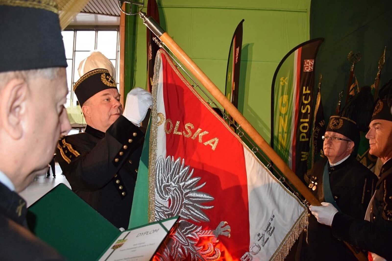 1513523887 25latzzg zzg