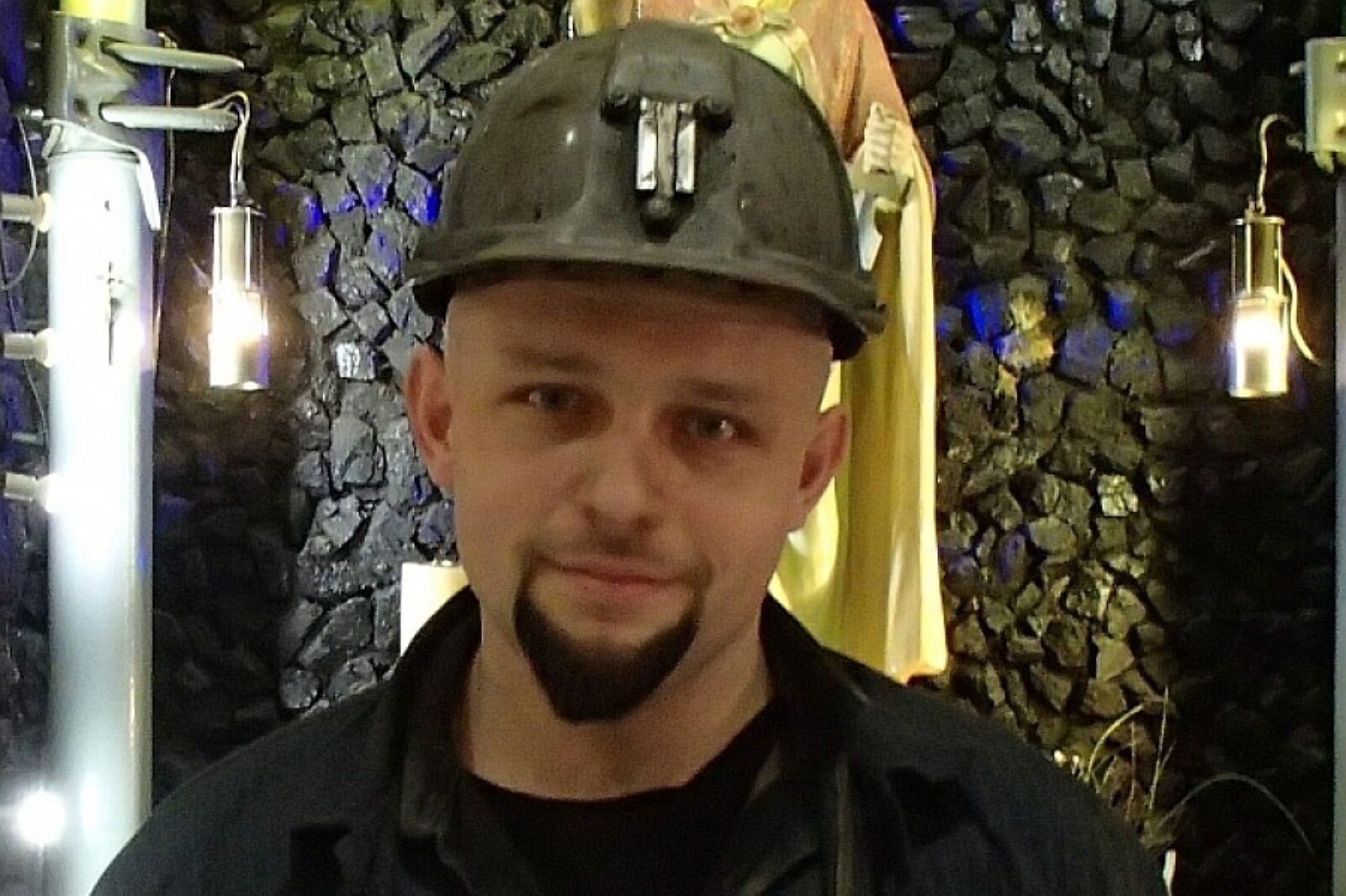 - Posuwamy się do przodu zgodnie z planem. Do Wielkanocy ukończyliśmy zabudowę dodatkowych 20 sekcji obudowy – wyjaśnia Mariusz Gonsior, przodowy halembskiej brygady robót likwidacyjno-zbrojeniowych