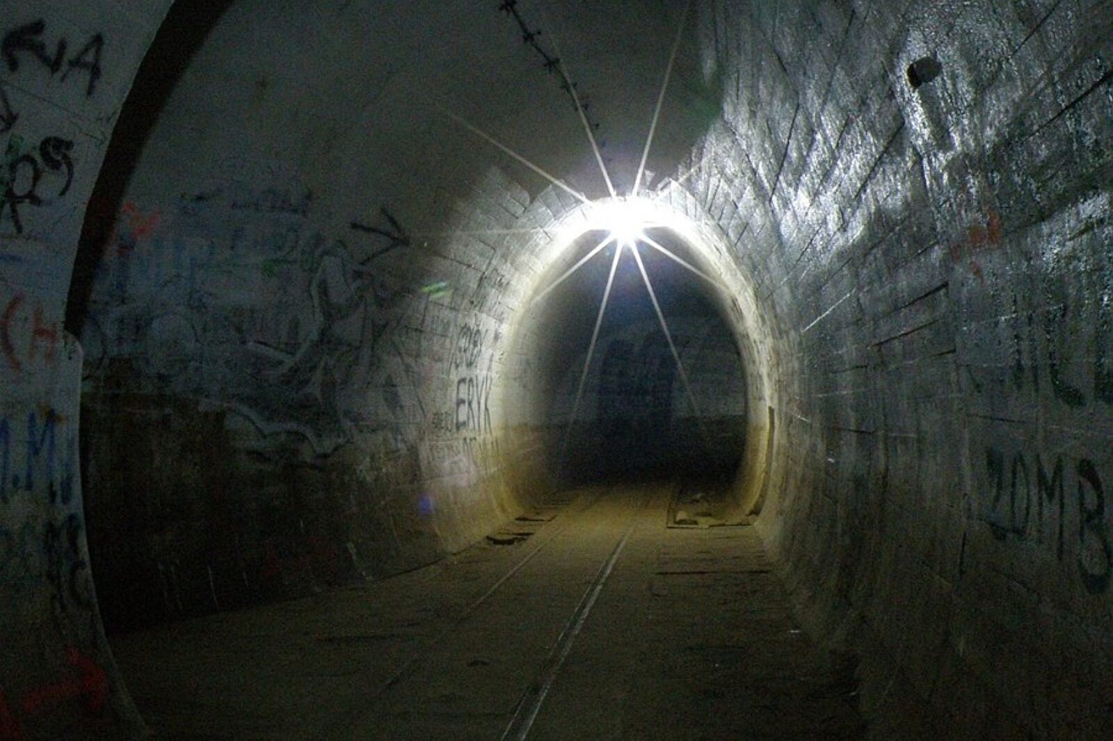 1527066404 przyjedzmamodopodziemi 1 trz