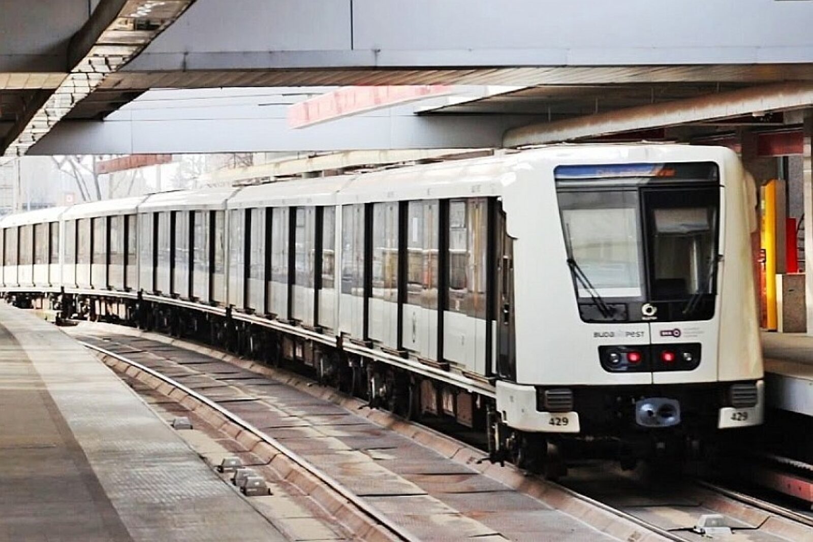 1527095815 metro budapest alstom