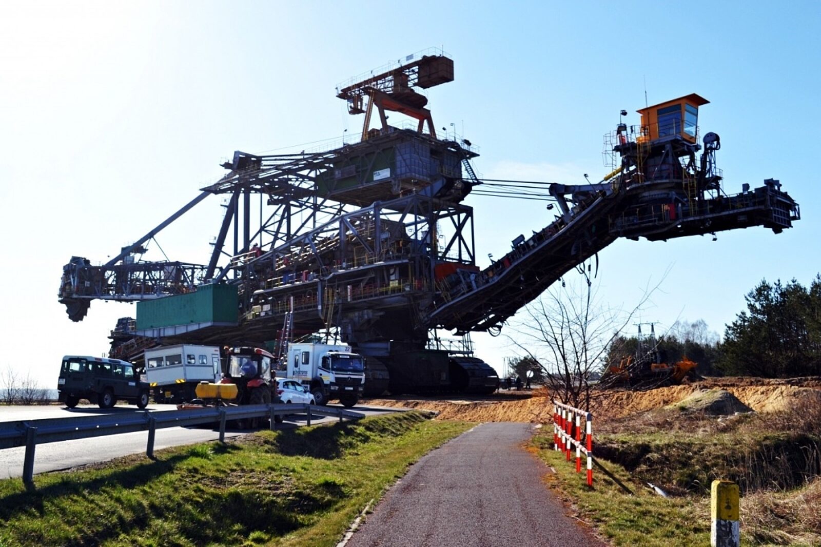 1554205551 przejazd koparki 01 04 2019 r 4 jpg