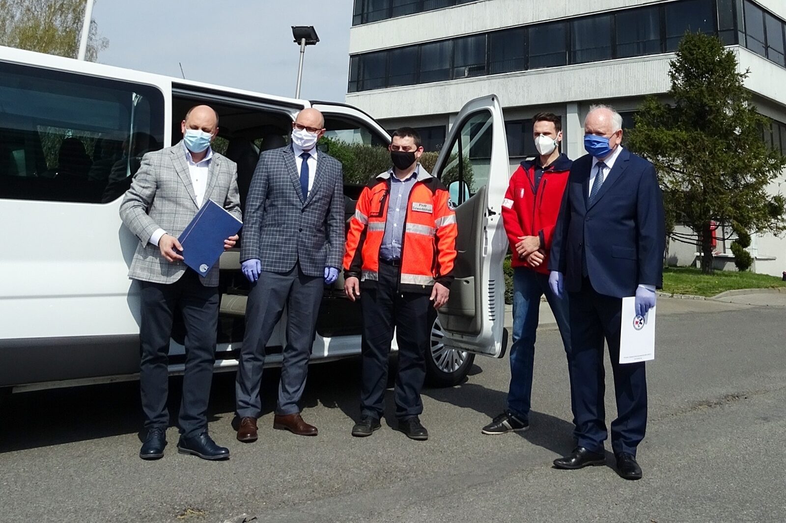 1587391437 samochod carboautomatyka