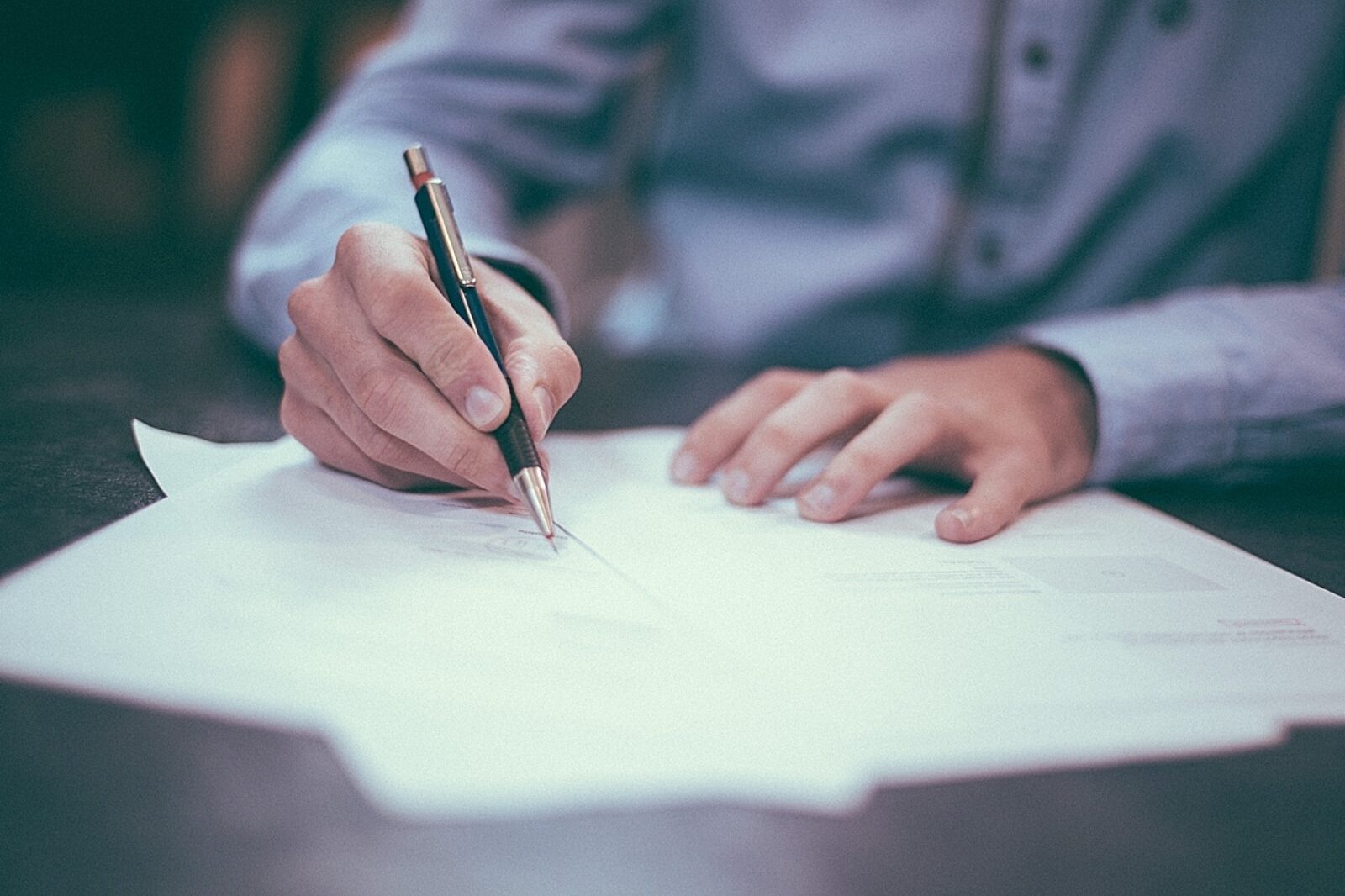 1596005323 pracownikmenedzer