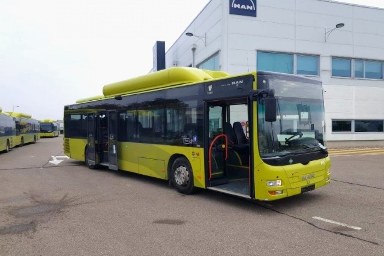 1607600190 man autobus