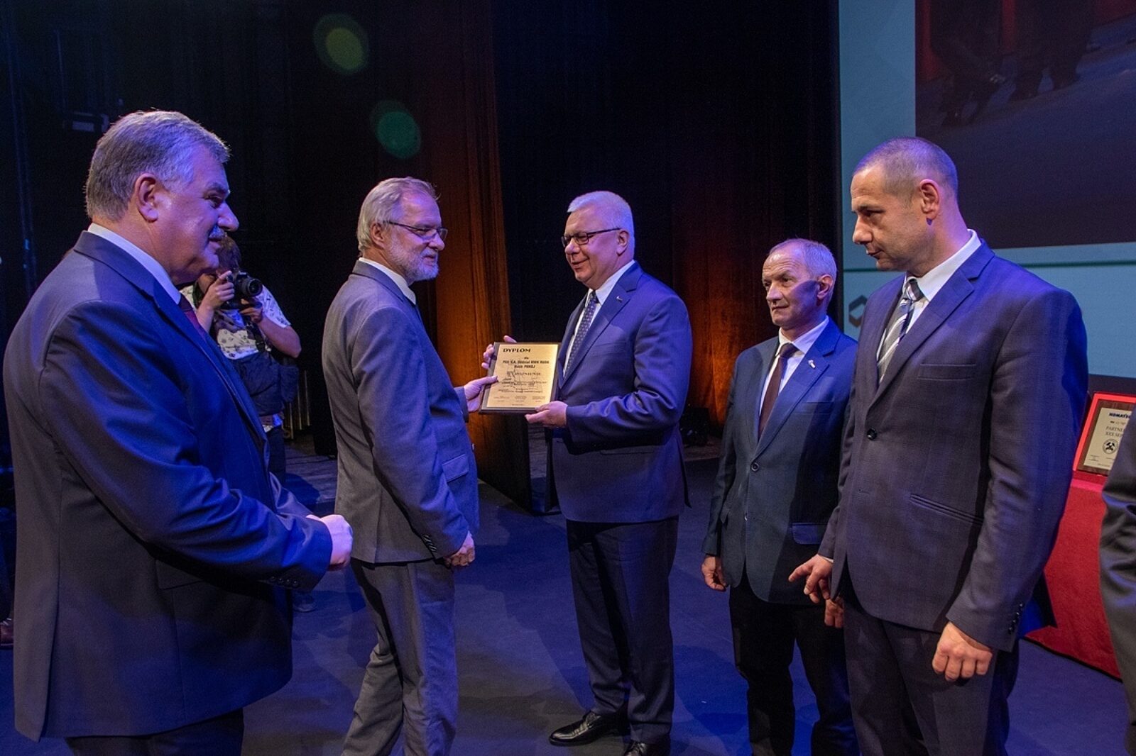 Nagrodę dla najbezpieczniejszej kopalni wręczali dr Adam Mirek i Piotr Wojtacha – prezes i wiceprezes Wyższego Urzędu Górniczego